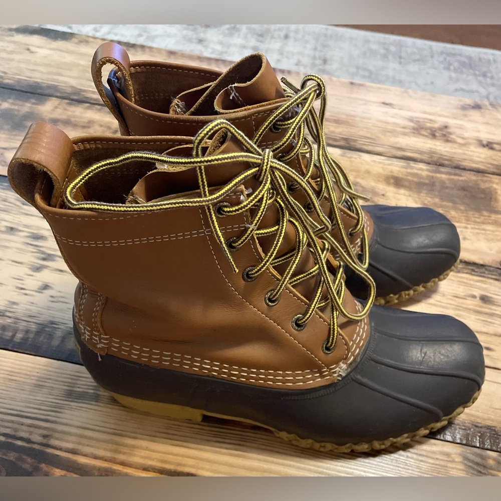 LL Bean boots.  Women’s size 10 medium width.
Slight wear in heels.